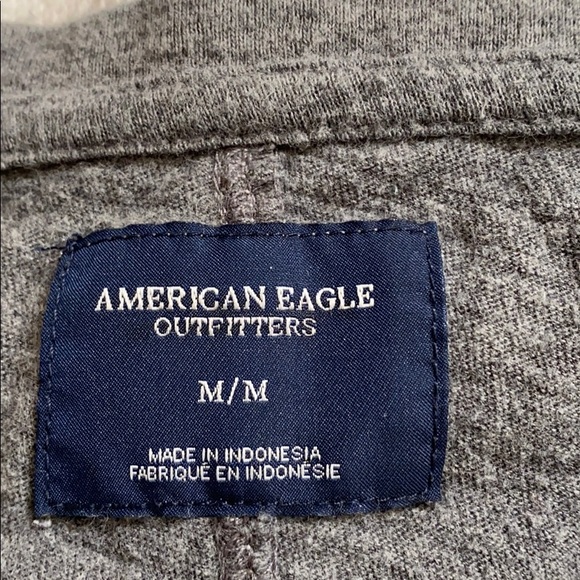 American Eagle gray v-neck NY cap sleeve t-shirt - Picture 3 of 6